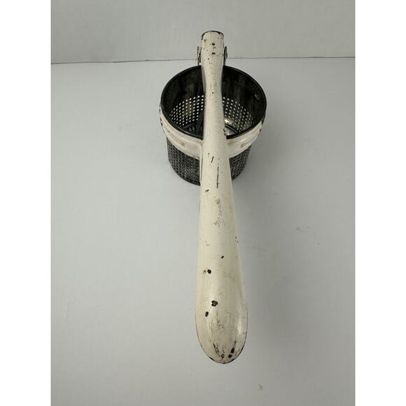 Ricer Potato Metal Kitchen Tool Enamel Vintage Gadget White Hand Manual Veggies - Picture 2 of 6